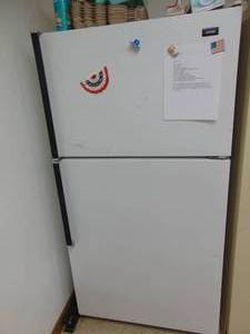 lot 1322 image: Roper Refrigerator - Works Good -
