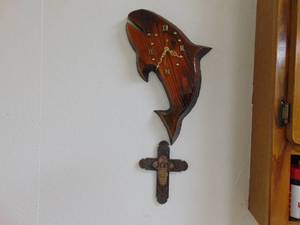 lot 1329 image: Fish Clock and Wall Art- Cross