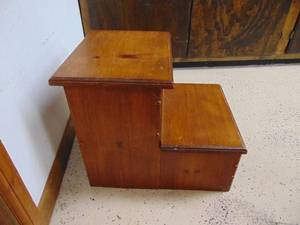lot 1330 image: Small Wooden Step Stool