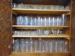 lot 1336 image: Glasses and Mugs