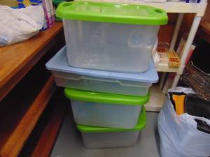 lot 1341 image: 4 - Small Plastic Tubs - Containers