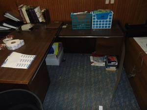 lot 1373 image: Wrap around desk unit with small contents