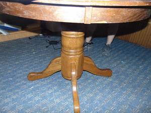 lot 1376 image: 48 round oak table with no contents