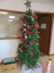 lot 1379 image: Decorated Christmas tree