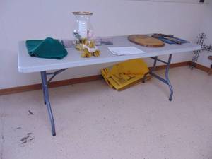 lot 1385 image: 6 plastic folding table - no contents
