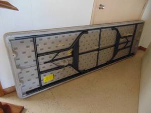lot 1387 image: 8 plastic folding table