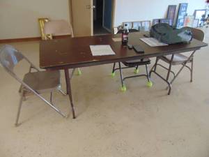 lot 1389 image: 6 folding table with 4 metal folding chairs