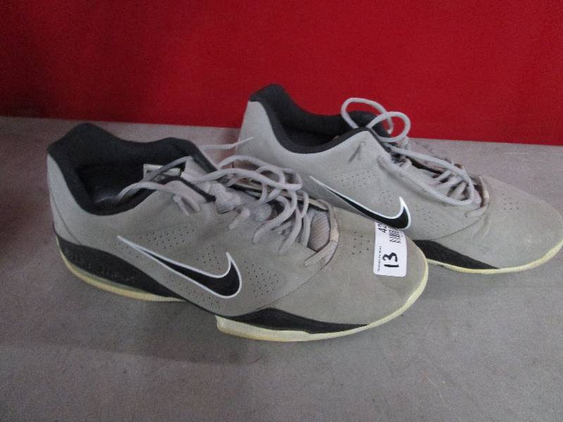 lot 4251 image: Nike Shoes