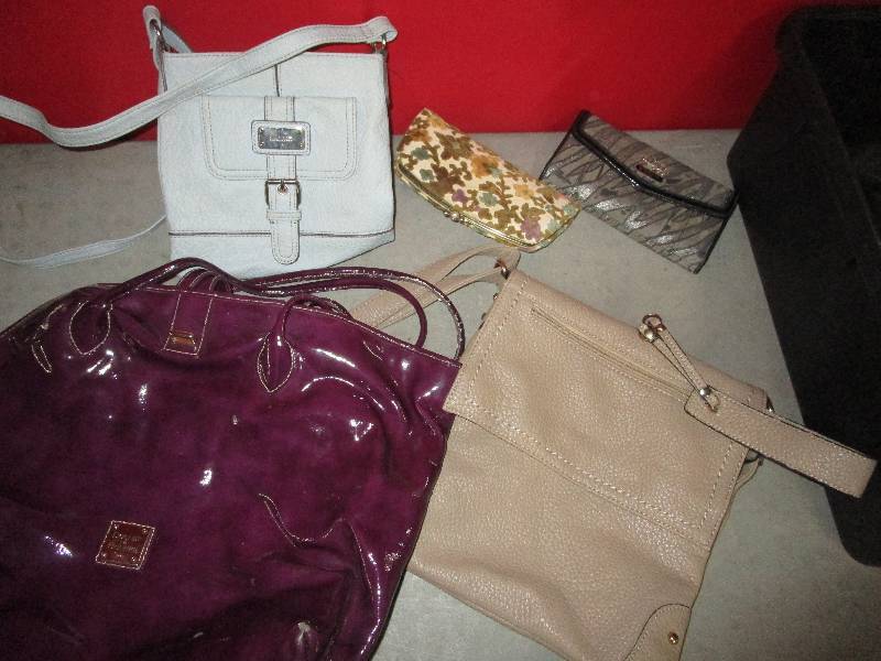 lot 4244 image: Lot of Purses