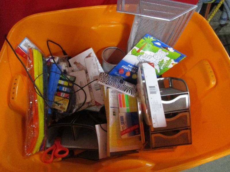 lot 4235 image: Lot of Office Supplies