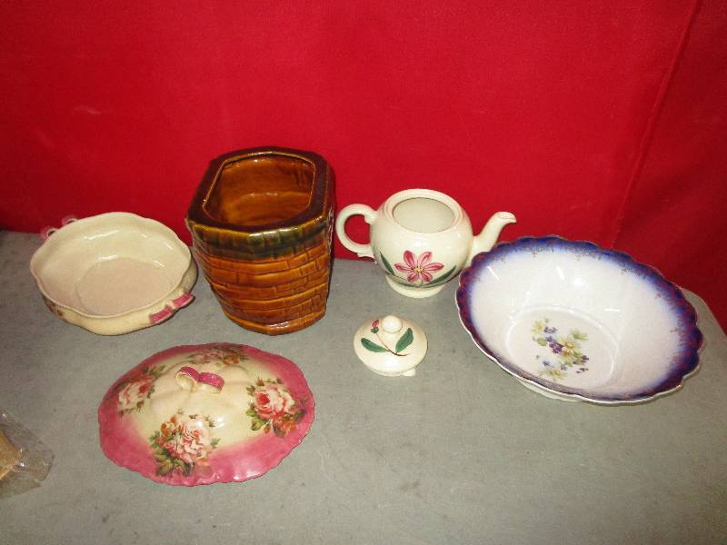 lot 4233 image: Lot of Dishes