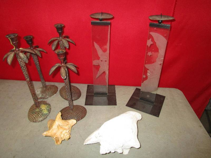 lot 4229 image: Lot of Candle Holders
