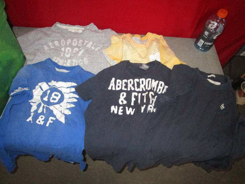 lot 4223 image: Lot of Clothes