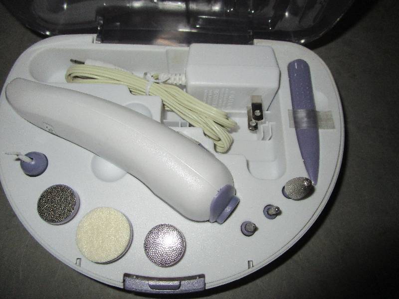 lot 4221 image: Pedicure Set