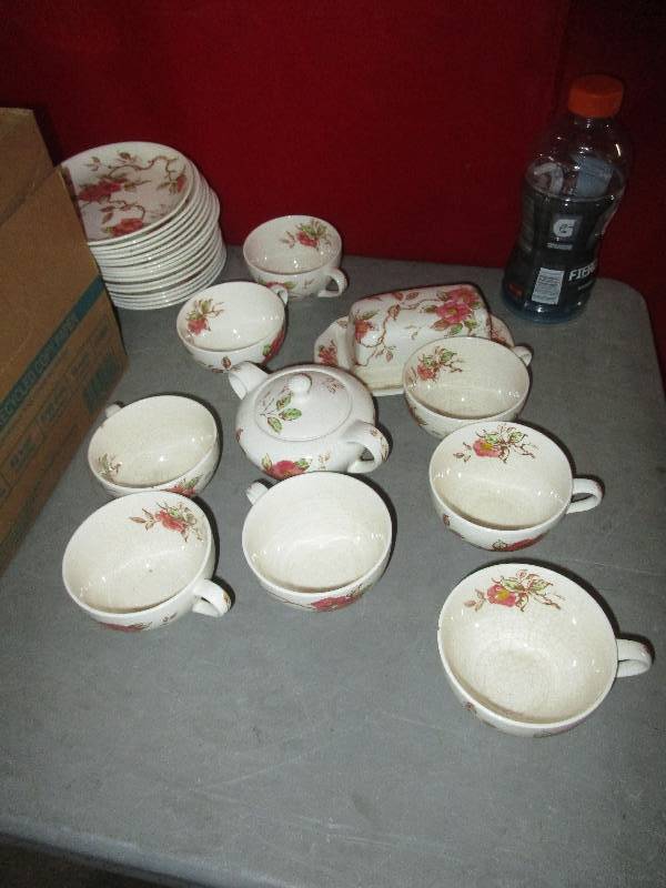 lot 4219 image: Floral Dish Set