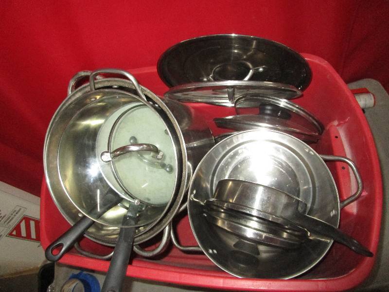 lot 4278 image: Lot of Pots