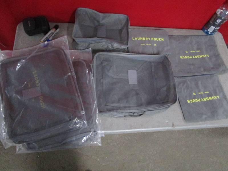 lot 4285 image: Lot of Laundry Pouches