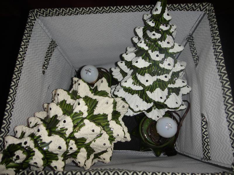 lot 4296 image: Light-Up Tree