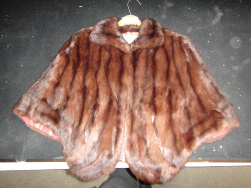 lot 4310 image: Fur Shaw