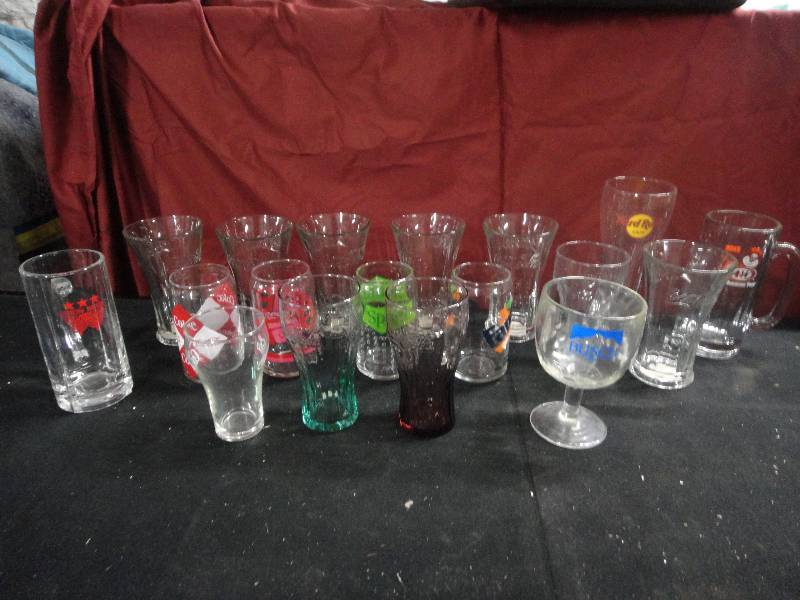 lot 4320 image: Lot of Glasses