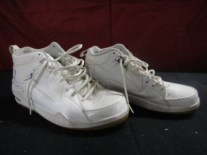 lot 4323 image: Jordan Shoes