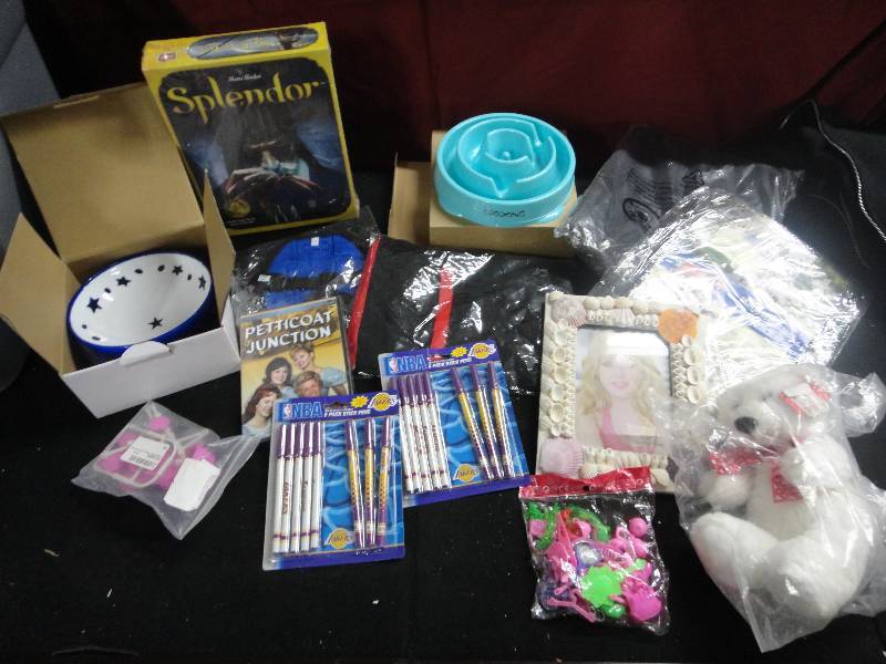 lot 4324 image: Lot of Random Items