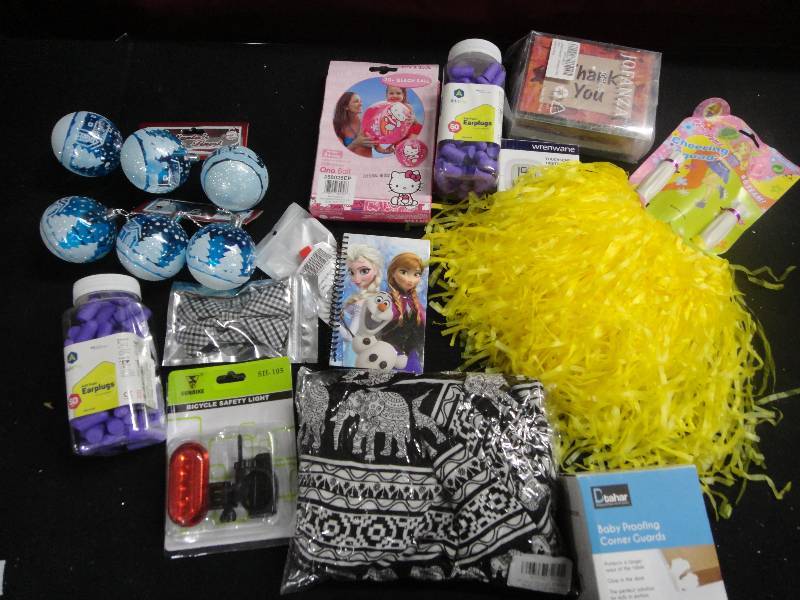 lot 4335 image: Lot of Random Items