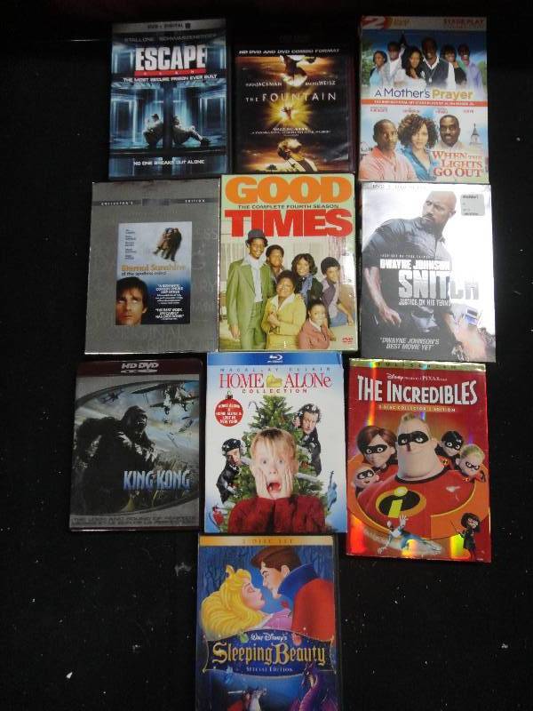 lot 4353 image: Blu-Ray DVD Bundle