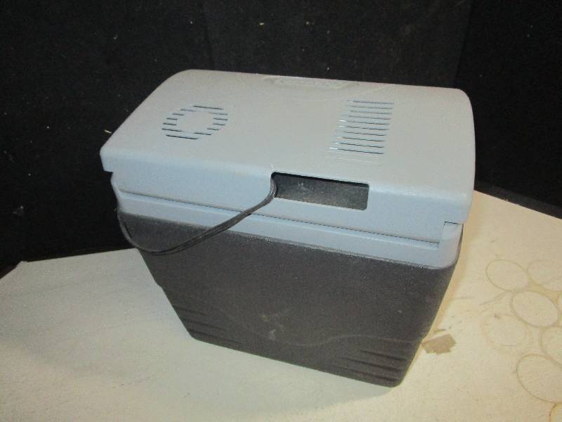 lot 3815 image: Coleman Electric Cooler