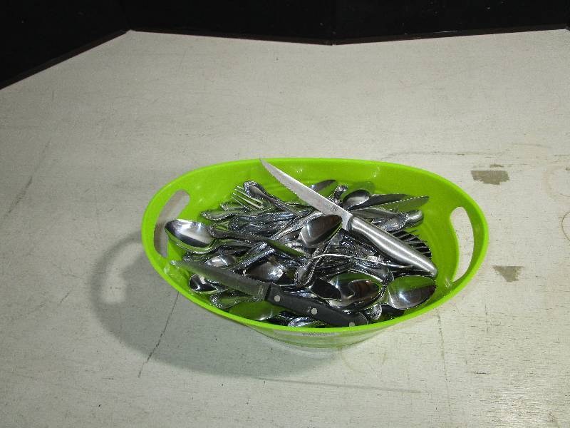lot 3814 image: Lot of Silverware