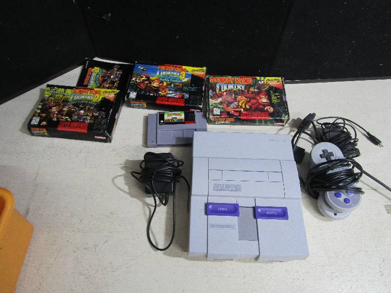 lot 3806 image: Super NES System w Games