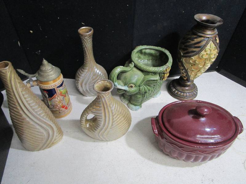 lot 3793 image: Lot of Ceramic Holders