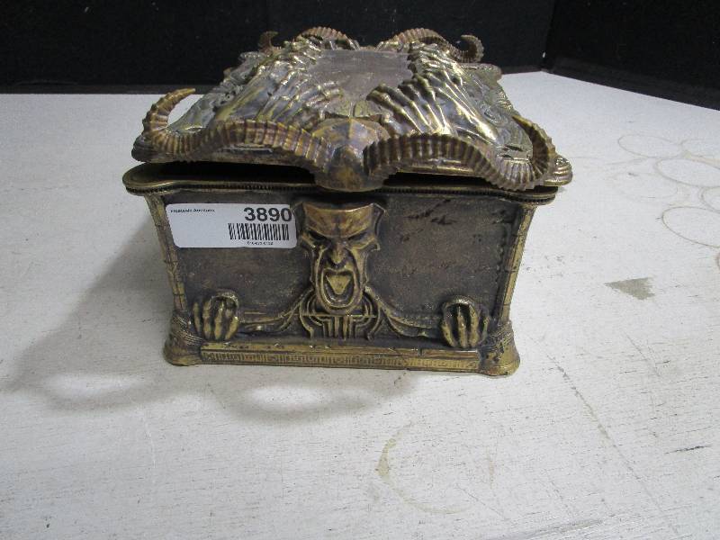 lot 3890 image: Jewelry Box w Contents