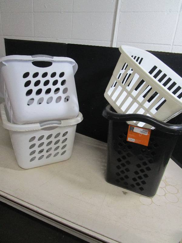 lot 3888 image: Lot of Laundry Baskets