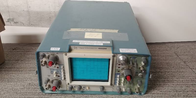 lot 28 image: Tektronix 465M Oscilloscope