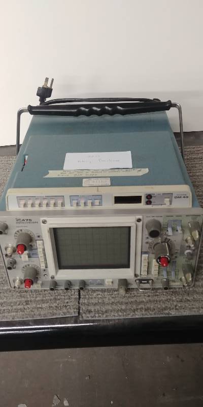 lot 30 image: Tektronix 475 Oscilloscope