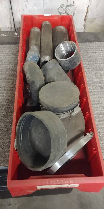 lot 35 image: Metal Pipe Fittings