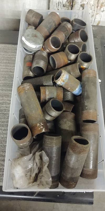 lot 36 image: Metal Pipe Fittings