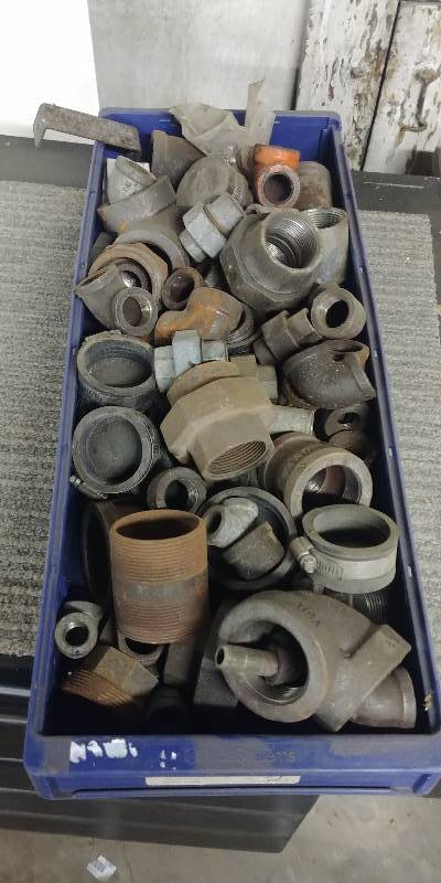 lot 38 image: Metal Pipe Fittings