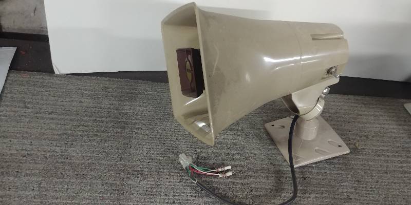 lot 43 image: Valcom V-1030C Horn