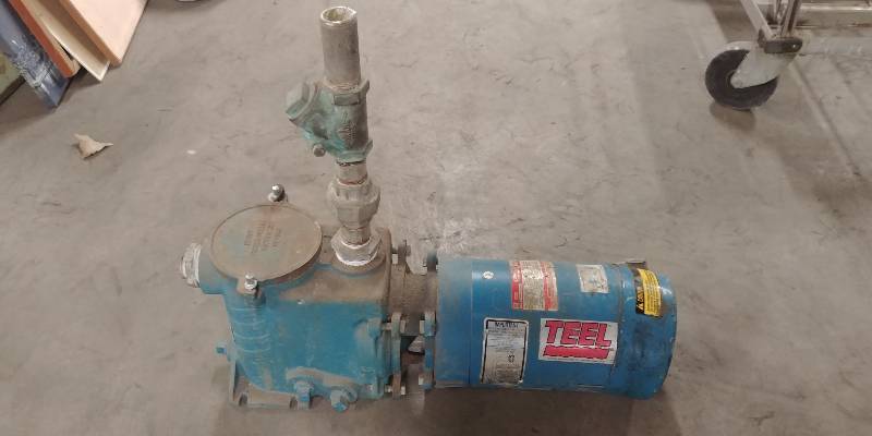 lot 52 image: Teel 1P858 Self-Priming Centrifugal Pump