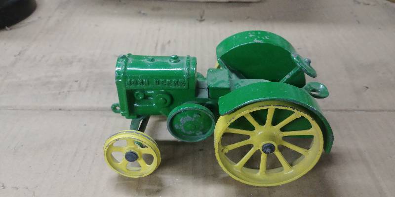 lot 63 image: John Deere Die Cast Tractor