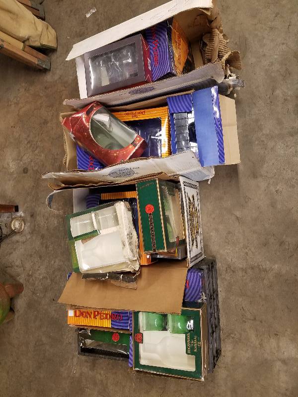 lot 3172 image: Large lot of Liquor Glasses