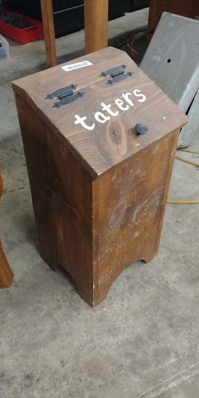 lot 161 image: Potato Box