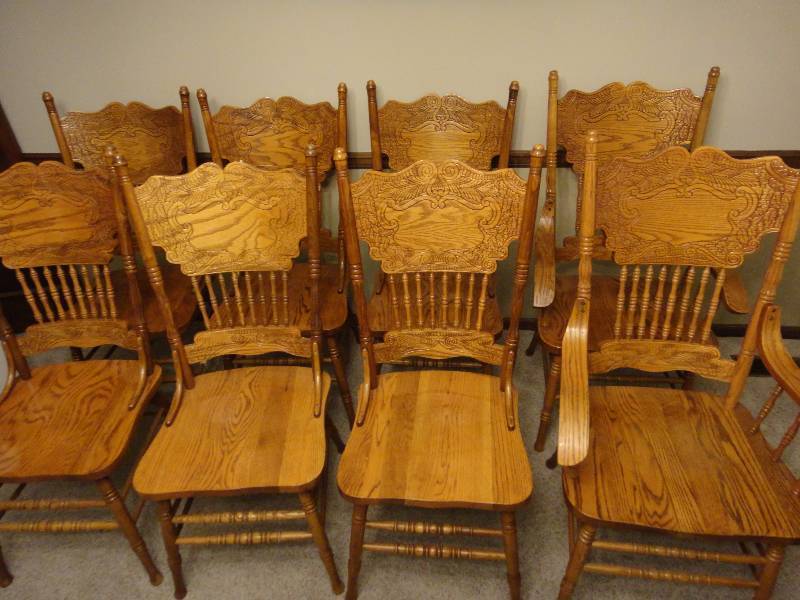 lot 834 image: Set of 8 Oak Dining Chairs
