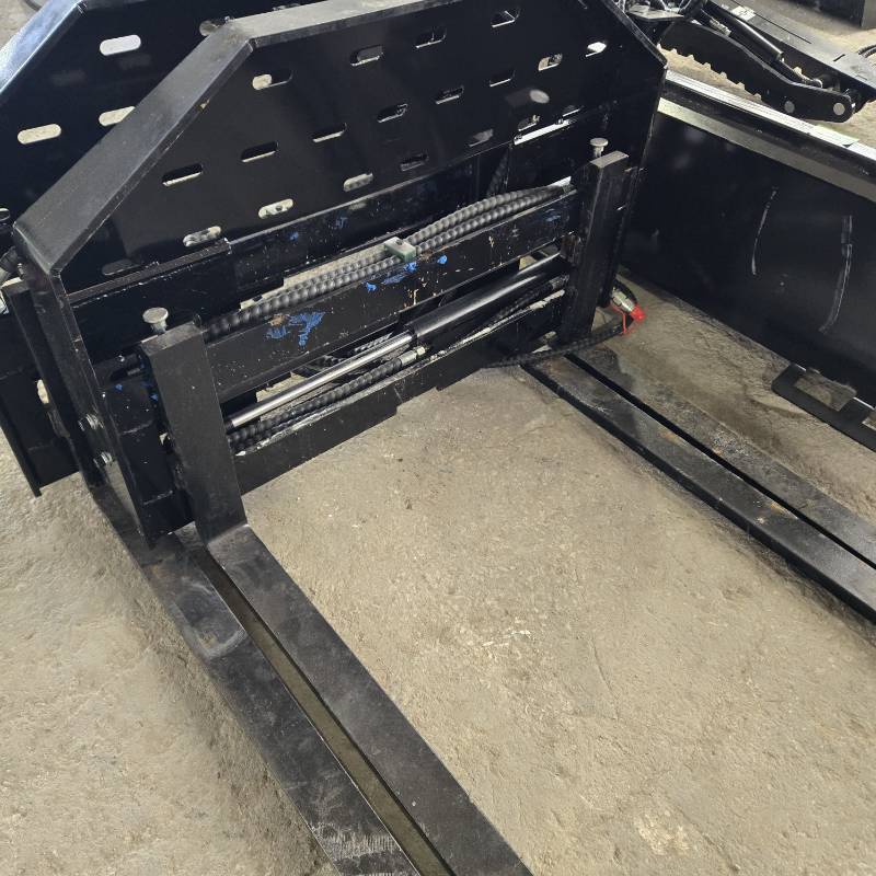 lot 8391 image: Unused GIYI Side shift fork    Model GY D-CYHC