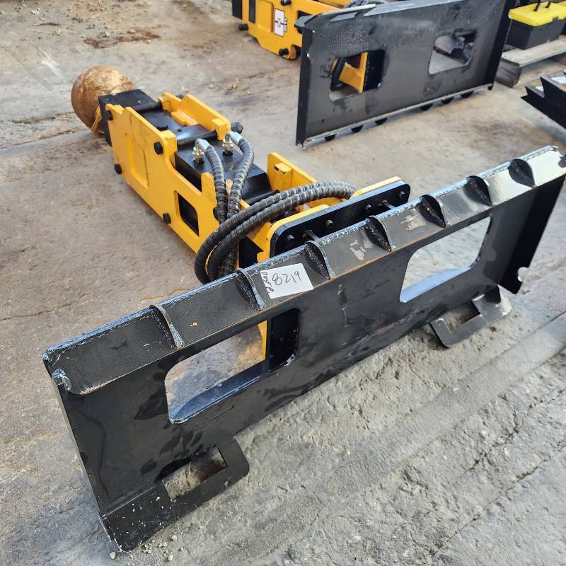 lot 8398 image: GIYI Skid Steer Post Driver - Skid Steer Attachments