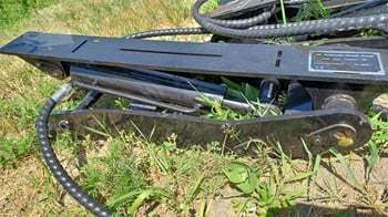 lot 8417 image: Unused Hydraulic Excavator Thumb - Excavator Attachments