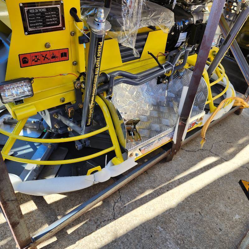 lot 8426 image: Unused CAPTOK Power Trowel  CK80R