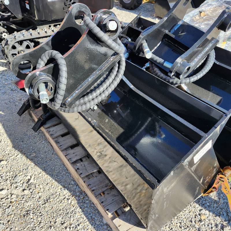 lot 8414 image: Unused GIYI Excavator Bucket - Excavator Attachments